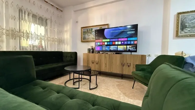 Tirane, jepet me qera apartament 2+1+Ballkon Kati 4, 95 m² 750 € (Komuna e parisit)