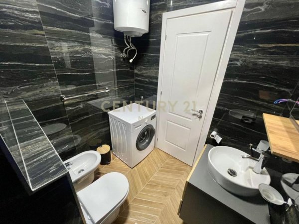 Tirane, jap me qera apartament 2+1+2 , 120 m² 800 € (KOPSHTI BOTANIK)
