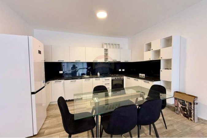 Tirane, jepet me qera apartament duplex 3+1 Kati 1, 180 m² 1.000 € (KODRA E DIELLIT)