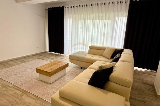 Tirane, jepet me qera apartament duplex 3+1 Kati 1, 180 m² 1.000 € (KODRA E DIELLIT)