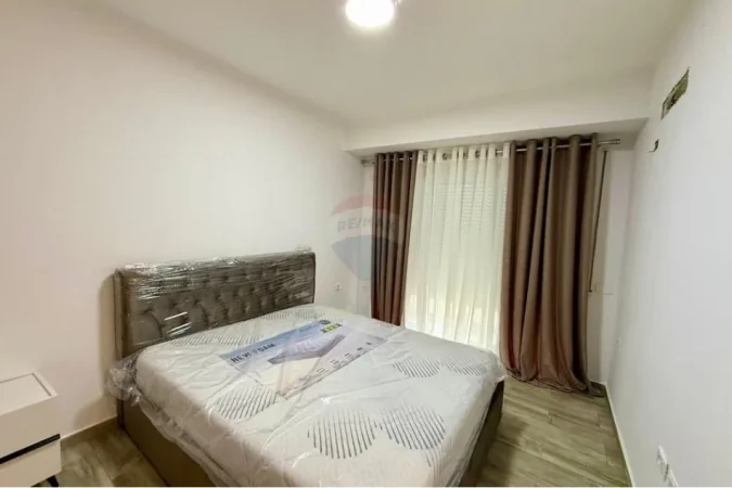Tirane, jepet me qera apartament duplex 3+1 Kati 1, 180 m² 1.000 € (KODRA E DIELLIT)