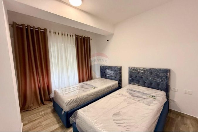 Tirane, jepet me qera apartament duplex 3+1 Kati 1, 180 m² 1.000 € (KODRA E DIELLIT)