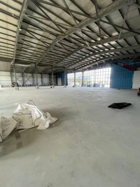 Tirane, jepet me qera magazine Kati 0, 2.000 m² 7.500 € (Prane Rinasit)