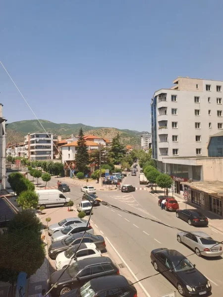 Pogradec, Apartament  me qera ditore 'plazhi'  1+1+Ballkon Kati 2, 60 m²  (Rruga 21 qershori lagjia 1)