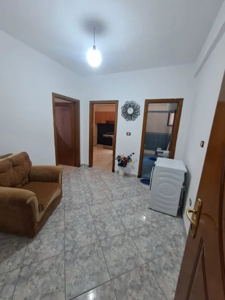 Pogradec, Apartament  me qera ditore 'plazhi'  1+1+Ballkon Kati 2, 60 m²  (Rruga 21 qershori lagjia 1)