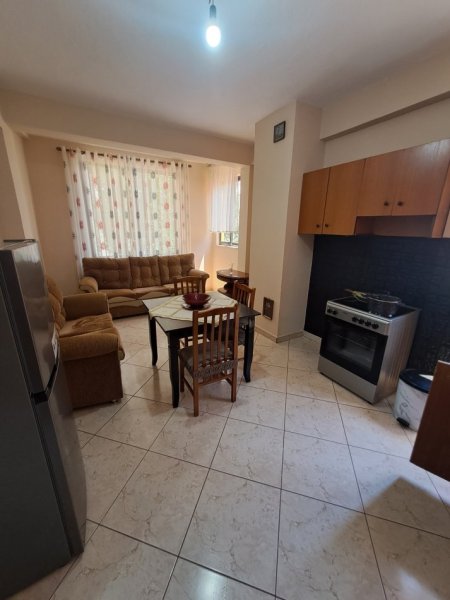 Pogradec, Apartament  me qera ditore 'plazhi'  1+1+Ballkon Kati 2, 60 m²  (Rruga 21 qershori lagjia 1)