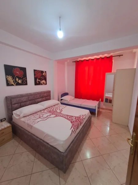Pogradec, Apartament  me qera ditore 'plazhi'  1+1+Ballkon Kati 2, 60 m²  (Rruga 21 qershori lagjia 1)