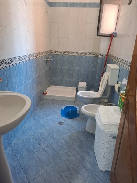 Pogradec, Apartament  me qera ditore 'plazhi'  1+1+Ballkon Kati 2, 60 m²  (Rruga 21 qershori lagjia 1)