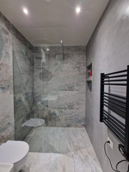 Tirane, jepet me qera apartament 1+1 , 70 m² 700 € 