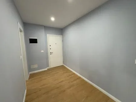 Apartament 1+1 dhe Garsoniere per Shitje, Stacioni i fundit i Tiranes se Re, perball Kompleksit Delijorgjit.