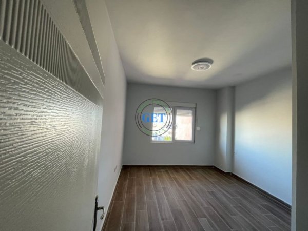 Durres, jepet me qera apartament 2+1+Ballkon Kati 5, 83 m² 350 € (Tregu industrial)