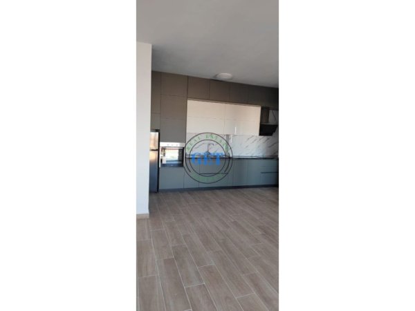 Durres, jepet me qera apartament 2+1+Ballkon Kati 5, 83 m² 350 € (Tregu industrial)