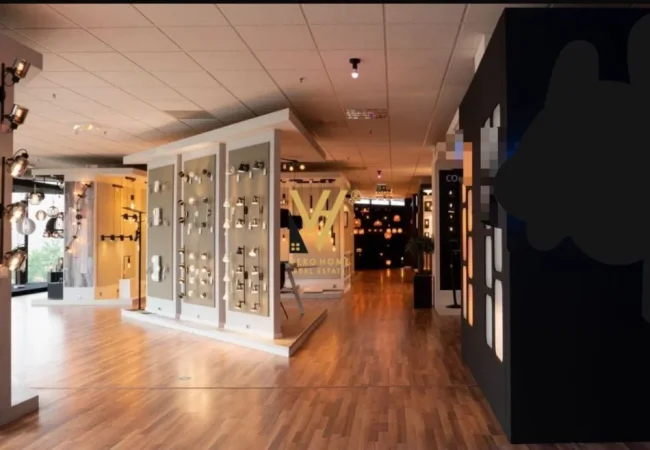 Tirane, jepet me qera ambjent biznesi Kati 0, 4.200 m² 12.000 € (AUTOSTRADA TIRANE DURRES)