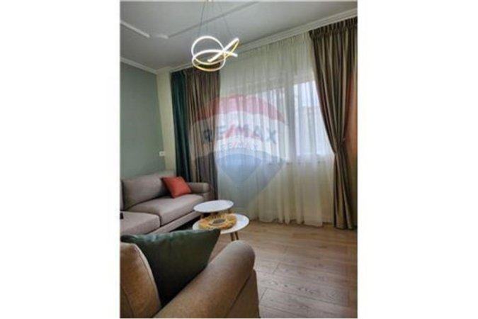 Tirane, jepet me qera apartament 2+1+Ballkon , 100 m² 950 € (KOMUNA E PARISIT)