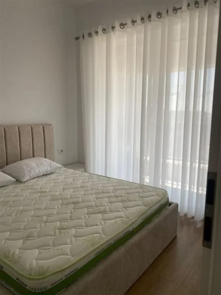 Tirane, jepet me qera apartament 2+1+Ballkon Kati 7, 70 m² 550 € (Ali Dem)