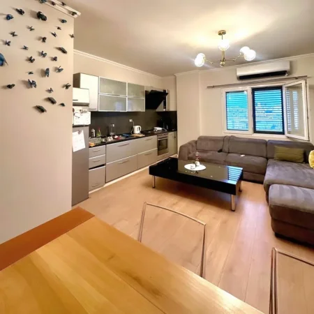 Tirane, shitet apartament 2+1 , 100 m² 190.000 € (21 Dhjetori)