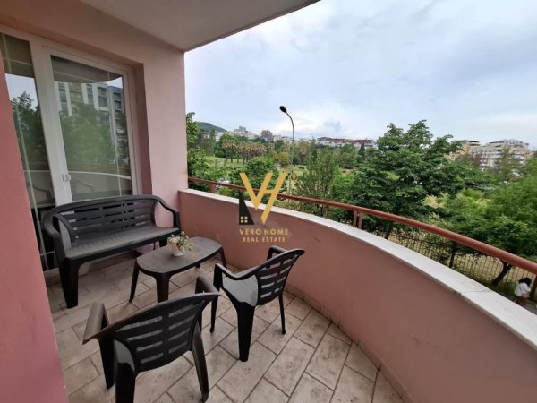 Tirane, jepet me qera apartament 2+1+Ballkon Kati 2, 110 m² 800 € (KOPSHTI BOTANIK)