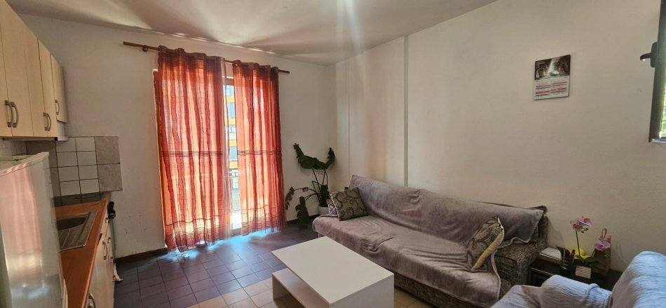 Tirane, jepet me qera apartament 1+1+Ballkon Kati 2, 60 m² 350 € (Rruga Sadik Petrela)