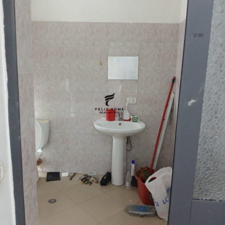 Tirane, jepet me qera dyqan Kati 0, 35 m² 650 € (TREGU ELEKTRIK)