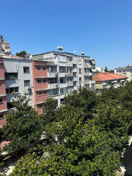 Durres, shitet apartament 1+1+Ballkon Kati 4, 70 m² (Gjykata)