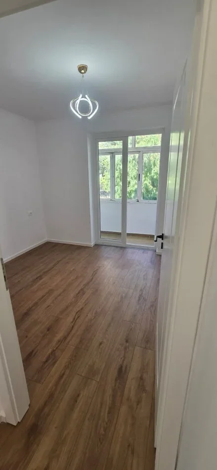 Tirane, shes apartament 1+1 Kati 3, 42 m² 135.000 € (Rr. Myslym Shyri te shkolla Pjeter Budi)