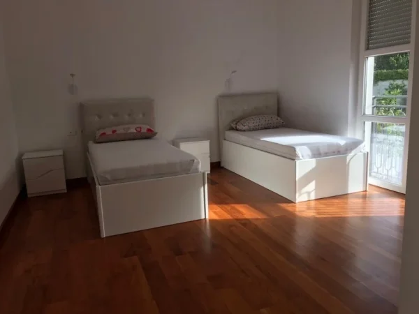 Tirane, jepet me qera Vile 3 Katshe Kati 3, 660 m² 5.800 € (ROLLING HILLS 1)