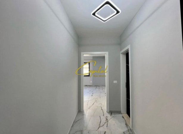 Tirane, jepet me qera ambjent biznesi Kati 3, 74 m² 500 € (SHKOLLA E BALETIT)