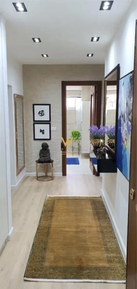 Tirane, shitet apartament 1+1+Ballkon Kati 8, 89 m² 190.000 € (KOMUNA E PARISIT , KIKA 1)