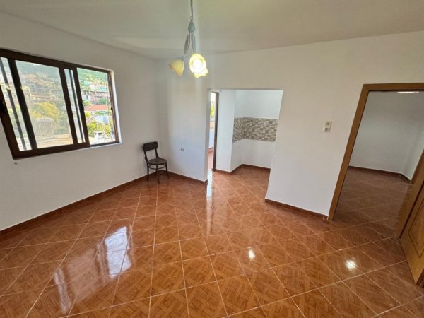 Tirane, shes apartament 1+1+Ballkon Kati 4, 63 m² 70.000 € (Kombinat, Rr. Llambi Bonata)