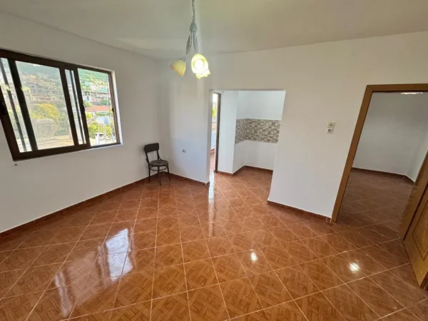 Tirane, shes apartament 1+1+Ballkon Kati 4, 63 m² 67'000 € (Kombinat, Rr. Llambi Bonata)
