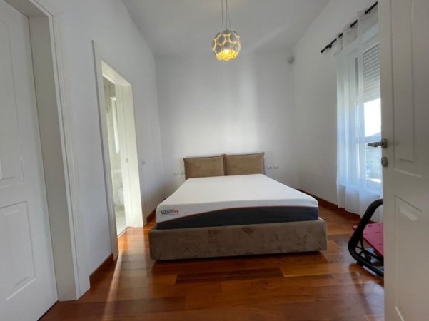 Tirane, jepet me qera Vile 3 Katshe Kati 3, 660 m² 4.800 € (ROLLING HILLS)