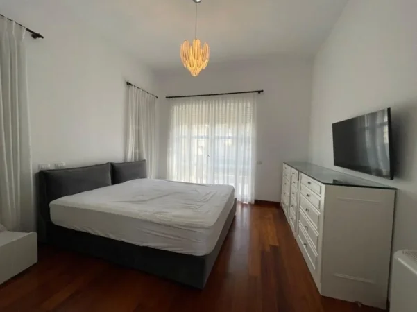 Tirane, jepet me qera Vile 3 Katshe Kati 3, 660 m² 4.800 € (ROLLING HILLS)