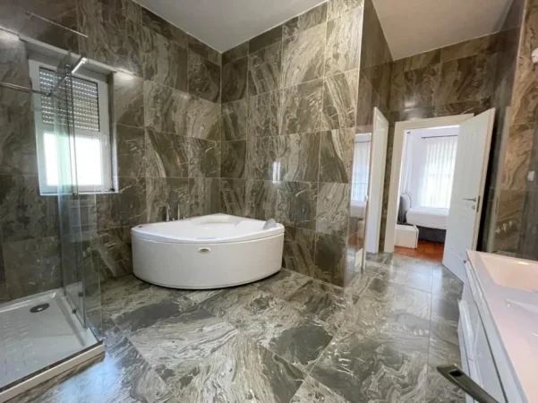 Tirane, jepet me qera Vile 3 Katshe Kati 3, 660 m² 4.800 € (ROLLING HILLS)