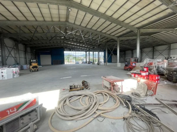 Tirane, jepet me qera magazine Kati 0, 2.000 m² 7.000 € (Tapize, Rinas)