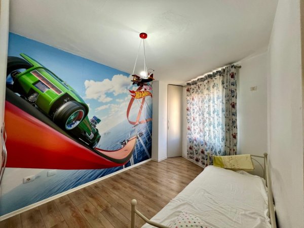 Tirane, jepet me qera apartament 2+1+Ballkon Kati 5, 85 m² 450 € (Rruga Besim Alla)