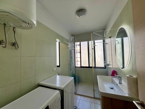 Tirane, jepet me qera apartament 2+1+Ballkon Kati 5, 85 m² 450 € (Rruga Besim Alla)