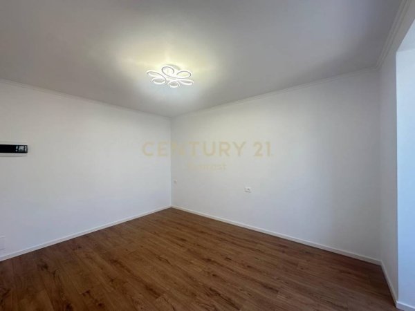 Tirane, shes apartament 1+1 Kati 3, 30 m² 95.000 € (qender)