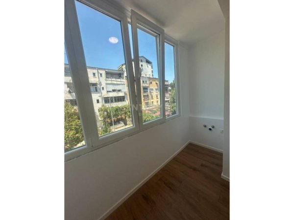 Tirane, shes apartament 1+1 Kati 3, 30 m² 95.000 € (qender)