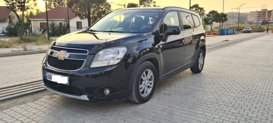 Tirane, shes makine Chevrolet Nafte, e zeze manuale Kondicioner 125 000 milje (200 000 km).  7 000 €