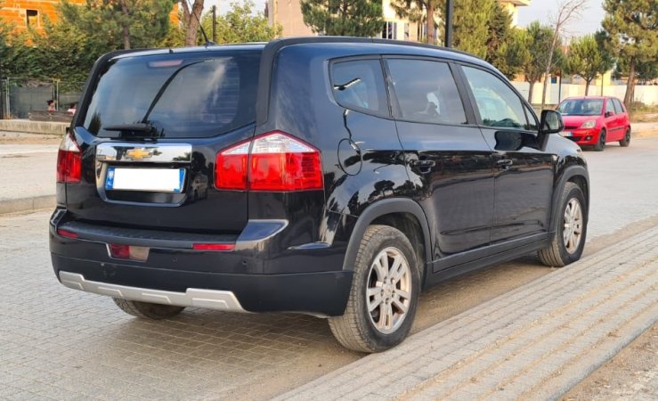 Tirane, shes makine Chevrolet Nafte, e zeze manuale Kondicioner 125 000 milje (200 000 km).  7 000 €