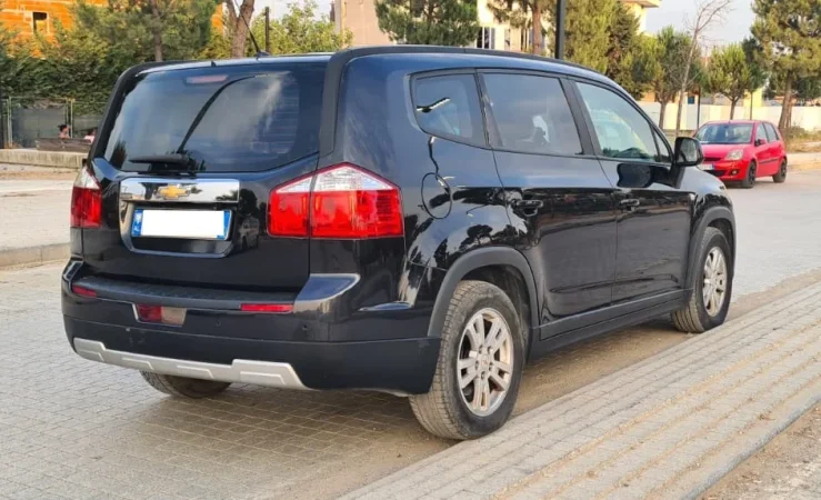 Tirane, shes makine Chevrolet Nafte, e zeze manuale Kondicioner 125 000 milje (200 000 km).  6800 €
