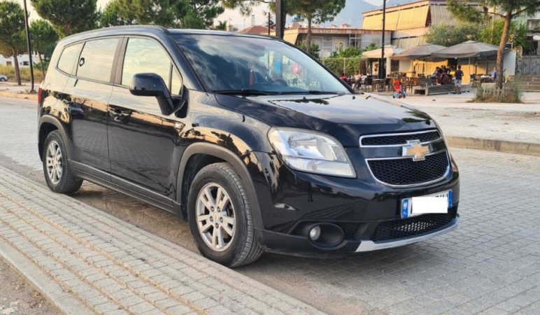 Tirane, shes makine Chevrolet Nafte, e zeze manuale Kondicioner 125 000 milje (200 000 km).  7 000 €