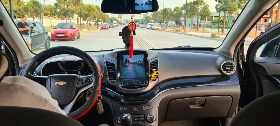 Tirane, shes makine Chevrolet Nafte, e zeze manuale Kondicioner 125 000 milje (200 000 km).  6800 €