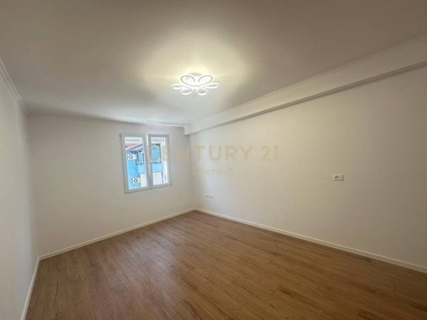 Tirane, shes apartament 1+1 Kati 3, 42 m² 135.000 € (qender)
