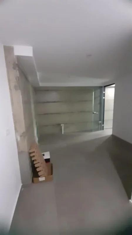 Tirane, jepet me qera zyre Kati 0, 250 m² 2.700 € (qender)