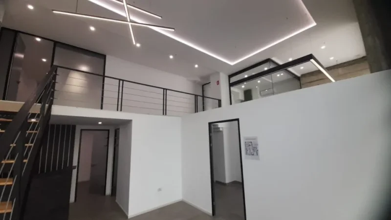 Tirane, jepet me qera zyre Kati 0, 250 m² 2.700 € (qender)