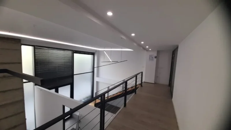 Tirane, jepet me qera zyre Kati 0, 250 m² 2.700 € (qender)