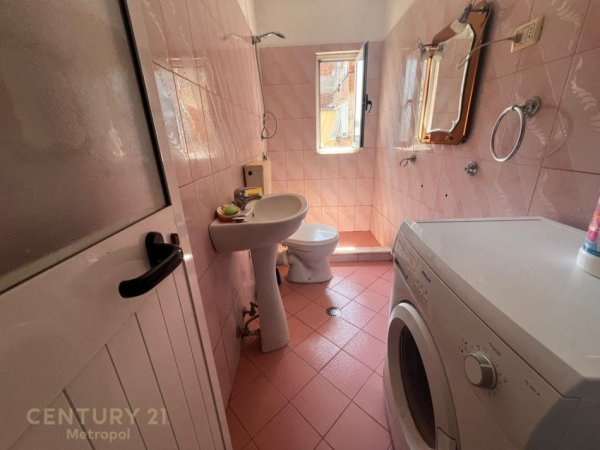 Tirane, jepet me qera apartament 1+1 Kati 3, 60 m² 380 € 
