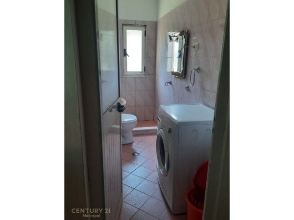 Tirane, jepet me qera apartament 1+1 Kati 3, 60 m² 380 € 
