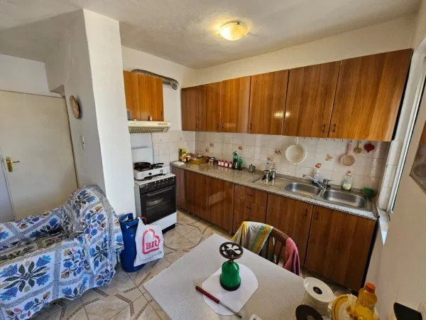Tirane, shes apartament 2+1 Kati 5, 71.5 m² 120.000 € (ali demi)